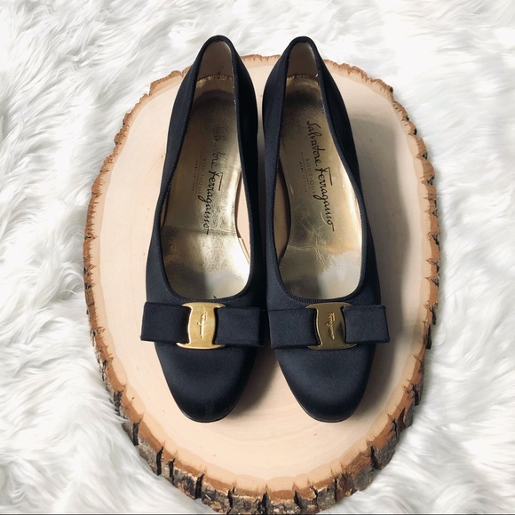 Salvatore Ferragamo | Black Satin Vara Pump - Picture 3 of 10